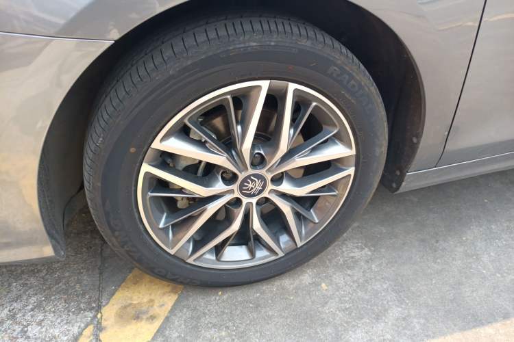 Used BYD Qin PLUS 2023 Champion Edition DM-i 55KM Superior Model Left Front Wheel Hub