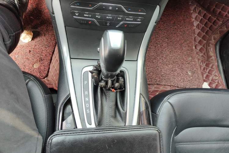 Used Ford Edge 2015 2.0T GTDi 4x4 High-Grade Model
