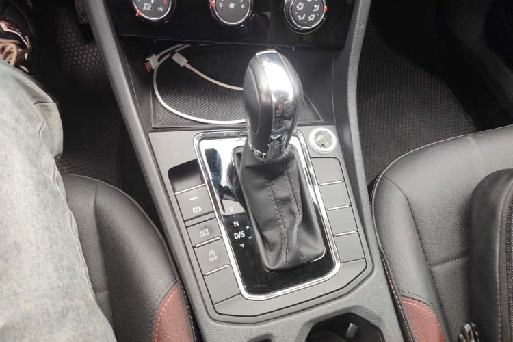 Used Volkswagen Bora 2021 1.5L Automatic Comfort Smart Connect Edition Gear Lever