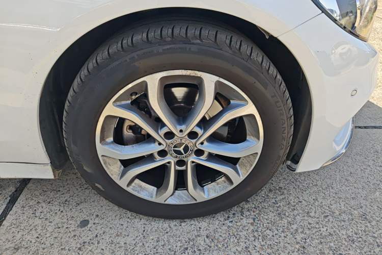 Used Mercedes-Benz C-Class 2017 Restyled C 180 L Fashion Edition Sport Version Right Front Wheel Hub