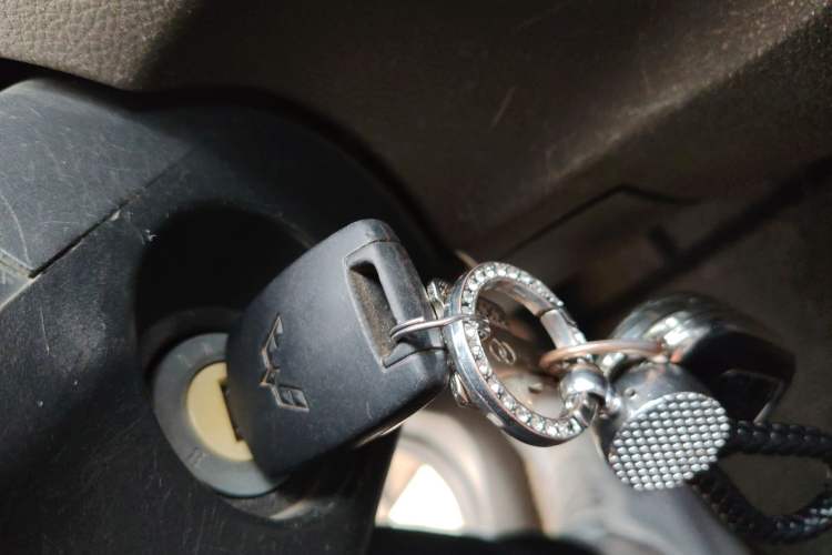 Used Wuling Rongguang V 2018 1.5L Practical Version Vehicle Key