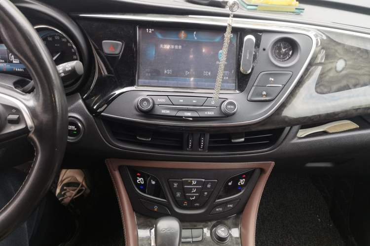 Used Buick Envision 2015 20T Two-Wheel-Drive Elite Model
