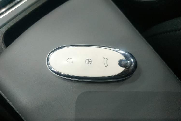 Used Dongfeng NAMMI 01 2024 430 Plus Smart+ Interior 1