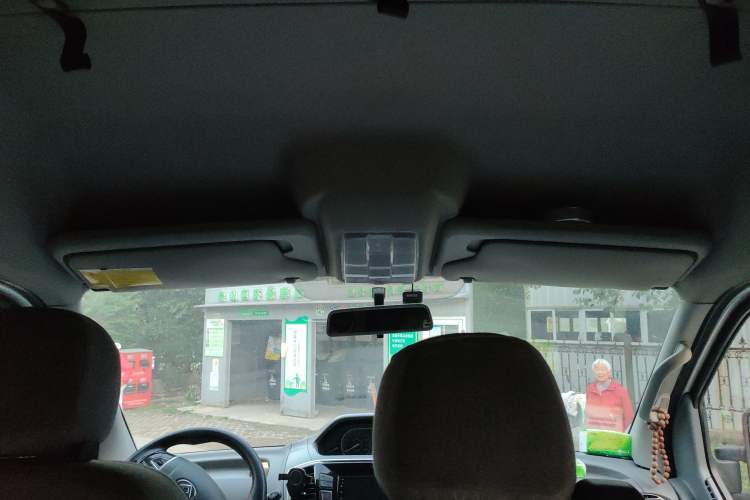 Used SAIC MAXUS Xintu V80 2021 2.0T Manual Classic Aoyuntong Short Wheelbase Mid-Roof 5/6-Seater
