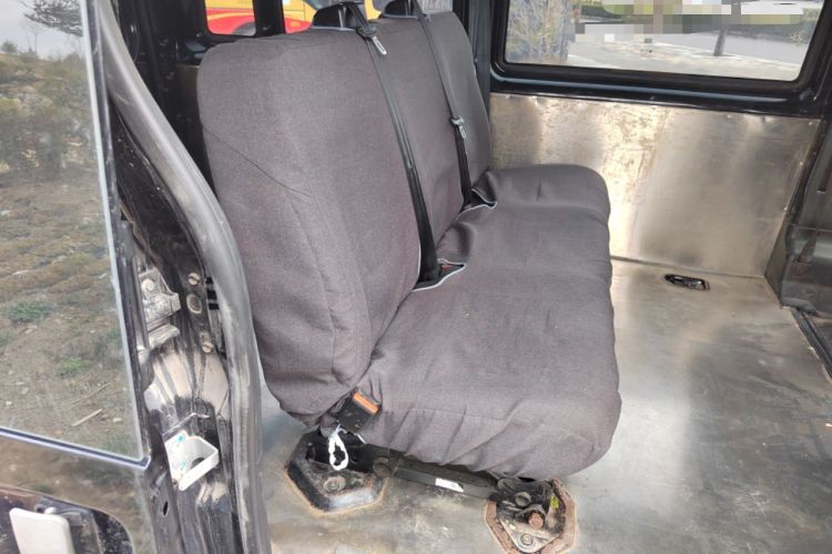 Used JMC Fushun 2023 2.0T Manual Short-Wheelbase Mid-Top Commercial Multi-Purpose 6-Seater Passenger Vehicle Left Rear Seat