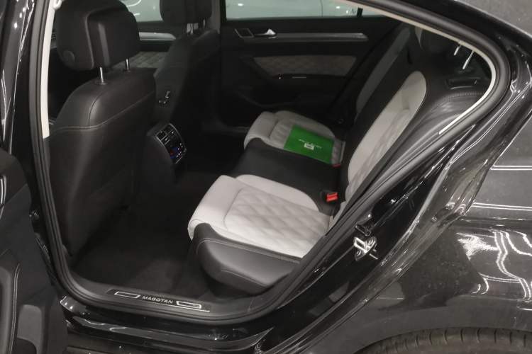 Used Volkswagen Magotan 2023 2 Million Units Limited Edition 330TSI DSG Leading Version