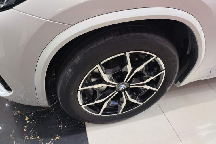 Used BMW X3 2022 xDrive25i M Sport Package Left Front Wheel Hub