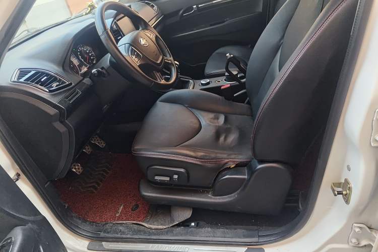 Used Land X8 2015 Explorer Edition 2.0T Gasoline 4x4 Ultra-Luxury Model
