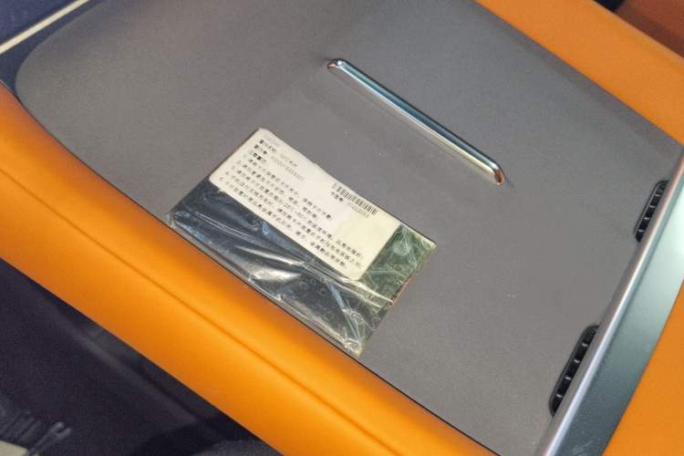 Used Xiaomi Auto YU7 2025 Ultra-Long Range High-Performance All-Wheel-Drive Max Edition Vehicle Key