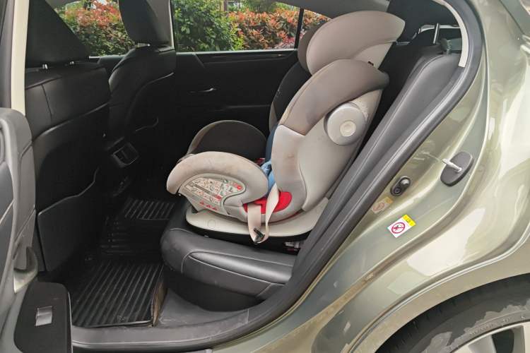 Used Lexus ES 2018 300h Premier Edition China VI Standard Left Rear Seat