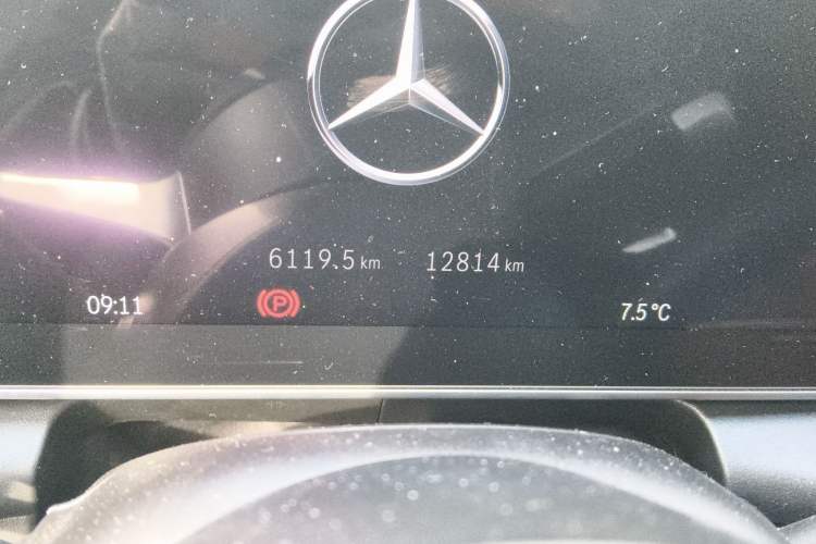 Used Mercedes-Benz GLC 2023 Facelift GLC 260 L 4MATIC Luxury Version 5 Seats Odometer Close Up