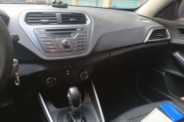 Used Ford Escort 2019 1.5L Automatic ZhiXiang Model Audio And AC Panel