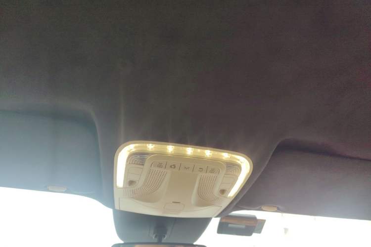 Used Mercedes-Benz Vito 2021 2.0T Elite Version 7 Seats Headliner