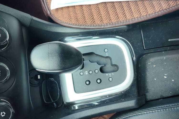 Used Citroen C4L 2015 1.2T Automatic Luxury Edition Gear Lever