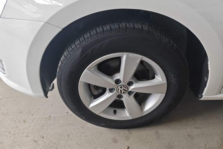 Used Volkswagen Lavida 2013 Revised Classic 1.6L Manual Fashion Edition Left Front Wheel Hub