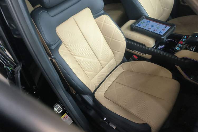 Used Formula Leopard 5 2023 Explore Edition Right Front Seat