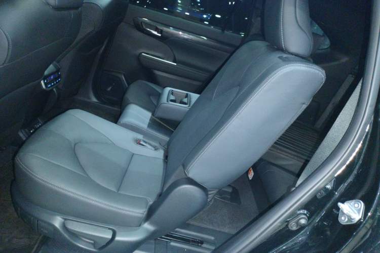 Used Toyota Crown Kluger 2022 2.5L HEV Four-Wheel Drive Flagship Edition Left Rear Seat