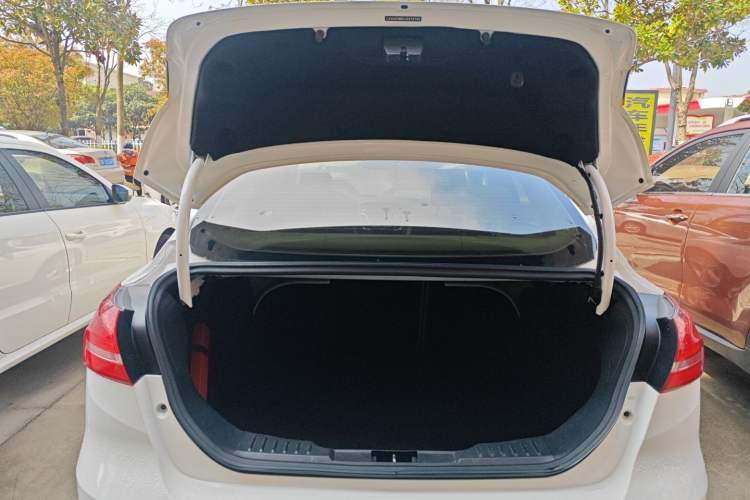 Used Ford Focus 2018 Sedan Classic 1.6L Manual Comfort Plus SmartDrive Edition Trunk