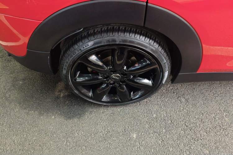 Used MINI Clubman 2016 Revised Version 1.5T COOPER Connoisseur Edition Right Rear Wheel Hub