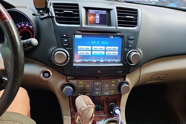 Used Toyota Highlander 2013 2.7L Two-Wheel Drive 7-Seater Zijin Edition Audio And AC Panel