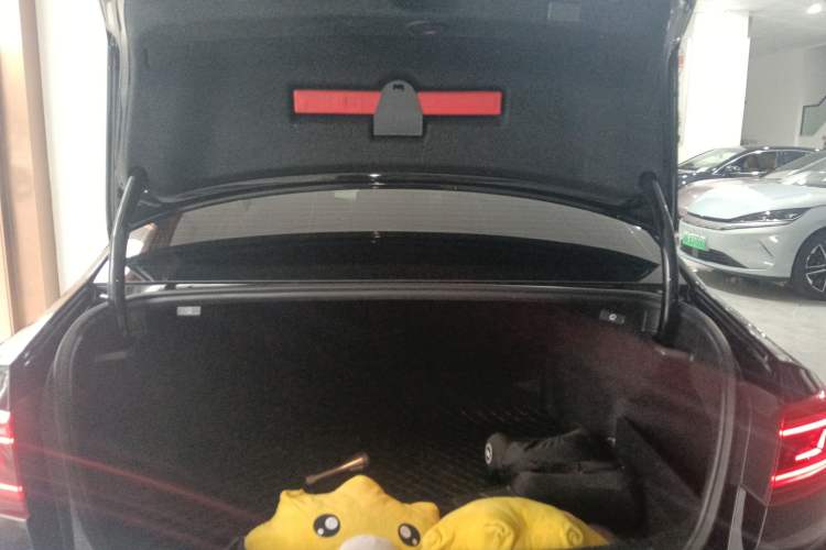 Used Volkswagen Magotan 2020 330TSI DSG Leading Model Trunk