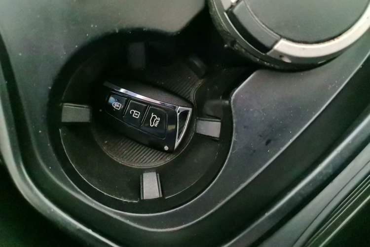 Used Hyundai Santa Fe 2013 2.4L Automatic Two-Wheel Drive Smart Version Vehicle Key