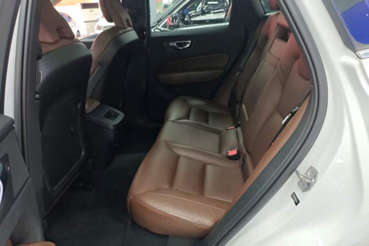 Used Volvo XC60 2019 T5 4x4 Smart Edition China VI Standard