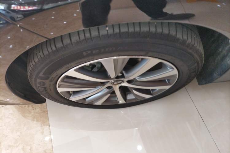 Used Lexus ES 2020 300h Premier Edition
