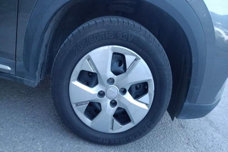 Used Wuling Alvez 2022 1.5L Manual Free-Style Model
