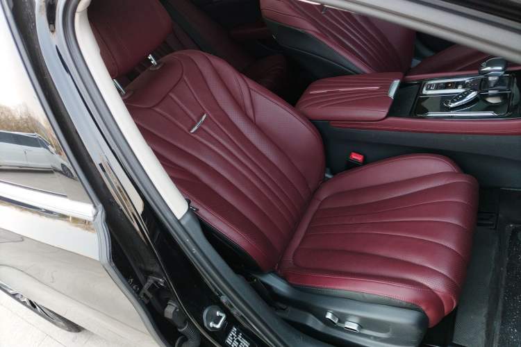 Used Hongqi H5 2024 2.0T Automatic Smart Connect Flagship Edition Right Front Seat