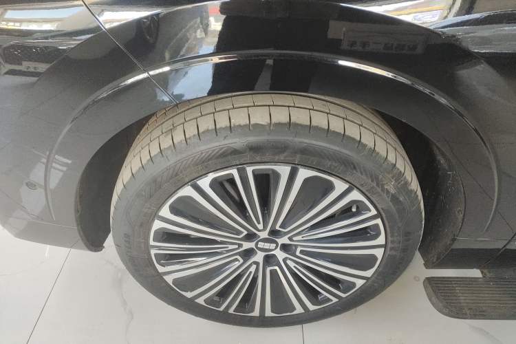 Used Geely Galaxy Galaxy M9 2025 Model 210km Four-Wheel-Drive Leading Edition