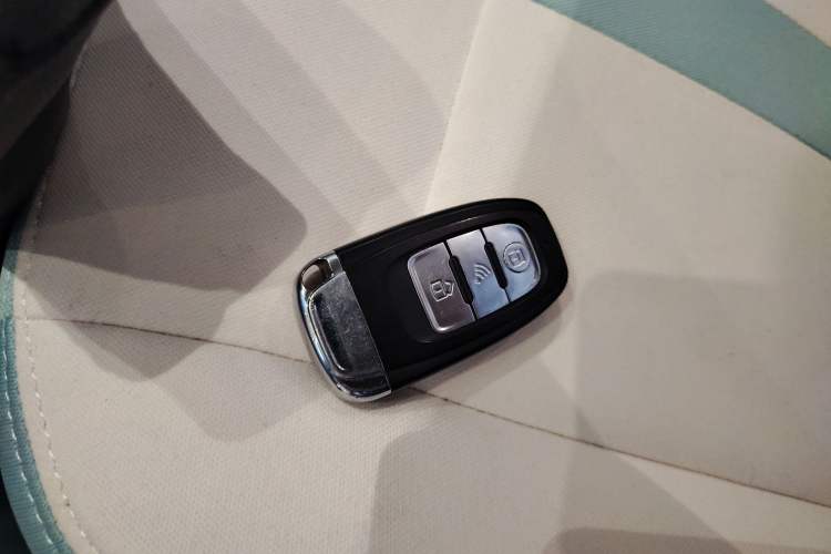 Used Know Beans Rainbow 2024 Colorful Cloud Edition Vehicle Key