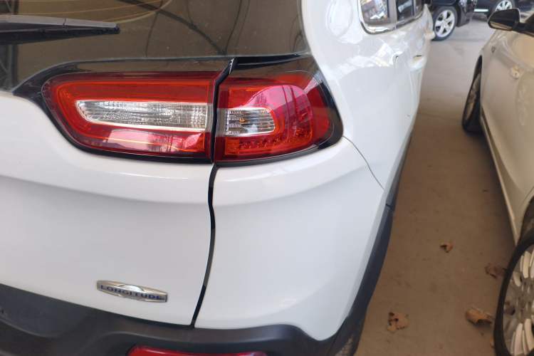 Used Jeep Cherokee 2016 2.0L Superior Edition