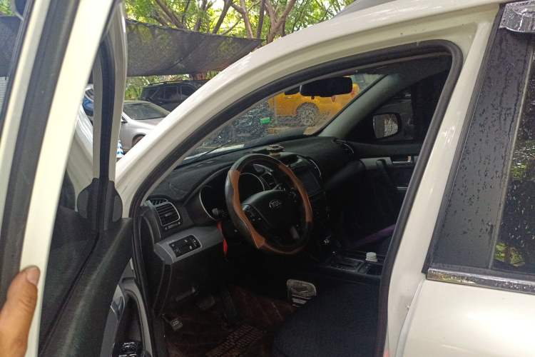 Used Kia Sorento 2013 2.4L 7-Seater Gasoline Luxury Version China IV Standard Driver Seat