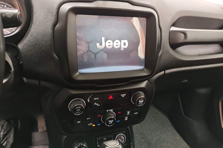 Used Jeep Renegade 2018 Connected Large Screen Version 180TS Automatic Four-Wheel Drive All-Terrain Version

