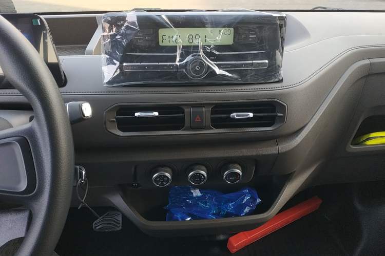 Used JMC E Fushun 2025 Model, Open Window Version, 41.86 kWh, Short Axle, Low-roof
