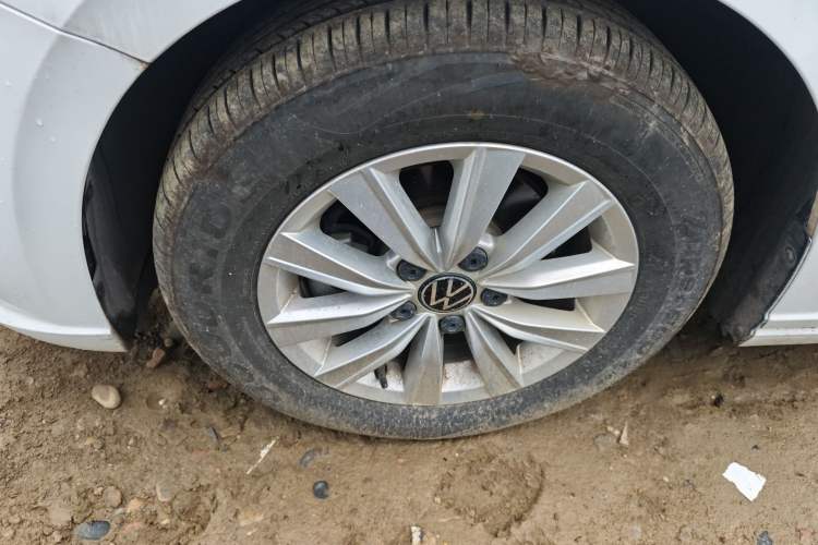 Used Volkswagen Lavida 2024 1.5L Automatic DeYi Edition Left Front Wheel Hub