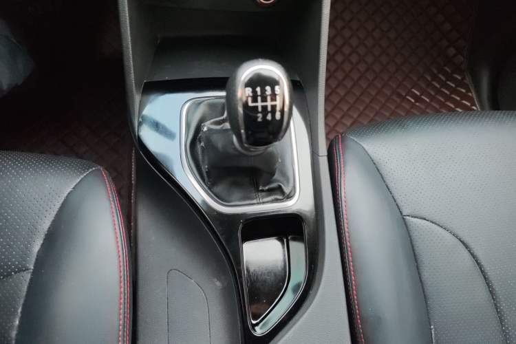 Used Baojun 730 2019 1.5T Manual Fashion Model 7-seater China VI
