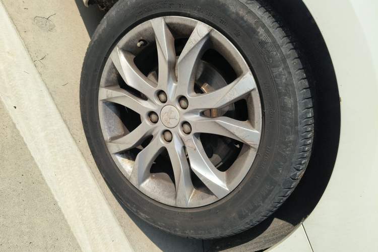 Used Peugeot 508 2011 2.3L Automatic Flagship Edition Right Front Wheel Hub