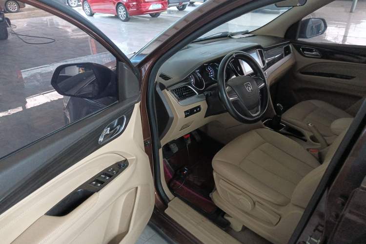 Used Baojun 730 2016 1.5L Manual Comfort Version 7 Seats China V Emission Standard Driver Seat