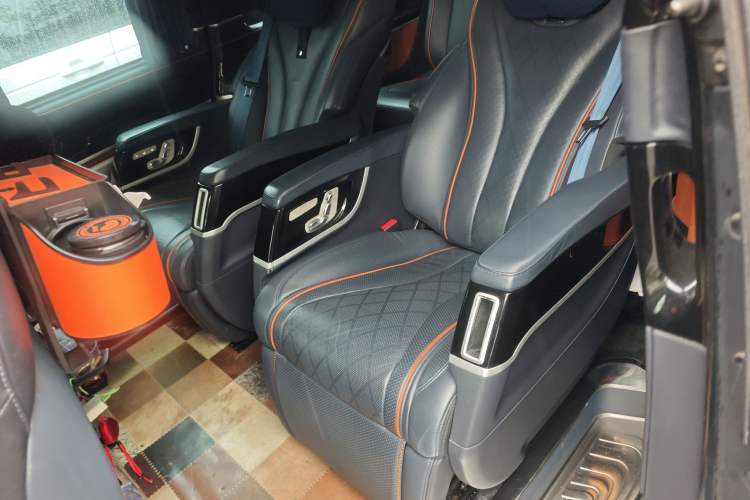 Used Mercedes-Benz V-Class 
