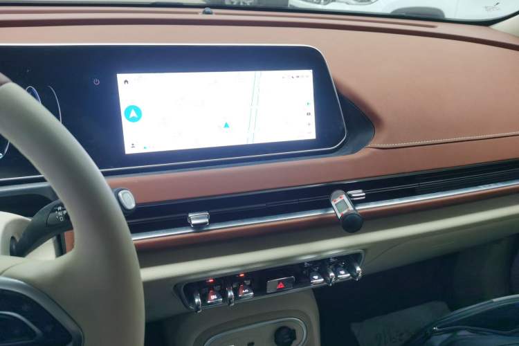 Used ORA Good Cat 2023 401 km Standard Range Prestige Version Lithium Iron Phosphate Audio And AC Panel