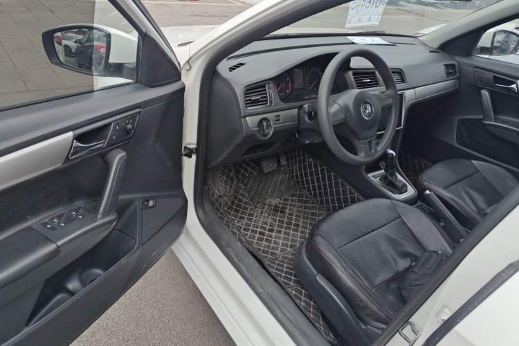 Used Volkswagen Lavida 2013 Revised Classic 1.6L Automatic Fashion Edition
