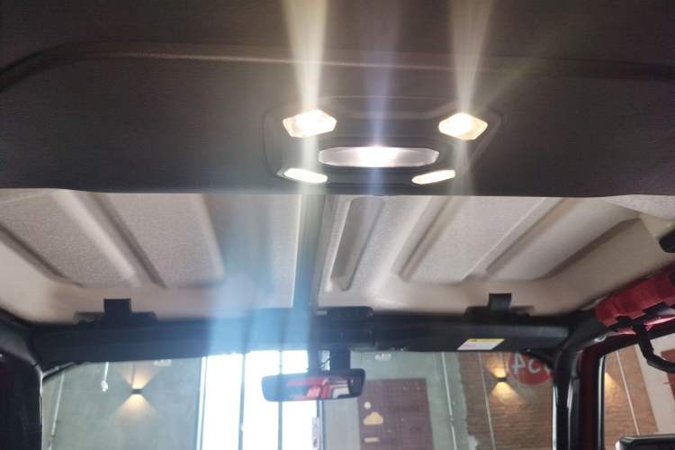 Used Jeep Wrangler 2019 2.0T Sahara Four-Door Version China VI Emission Standard Headliner