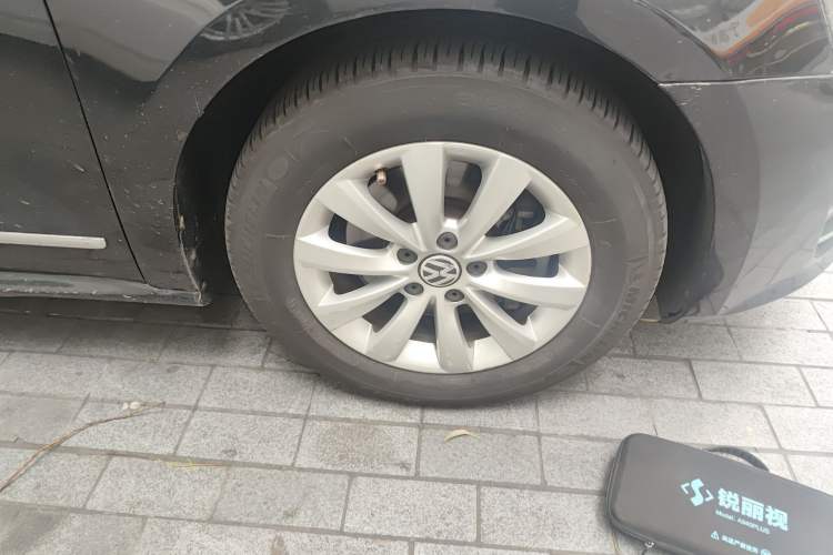 Used Volkswagen Passat 2011 1.4 TSI DSG Prestige Edition Right Front Wheel Hub