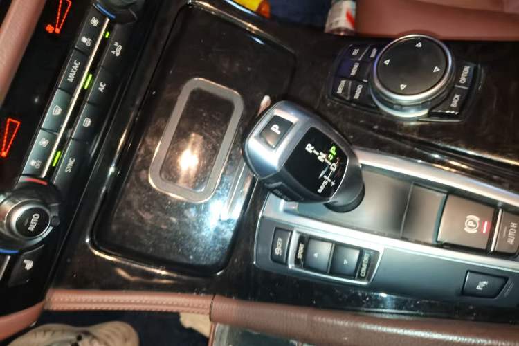 Used BMW 5 Series 2017 528Li Leading Model
