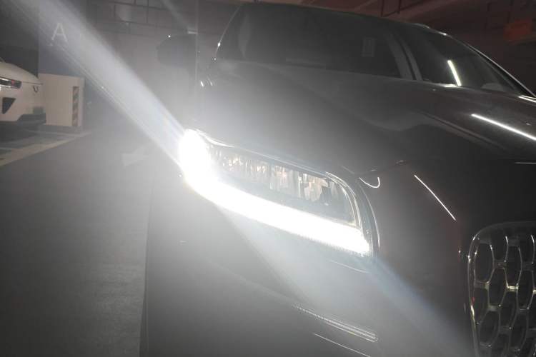 Used Lincoln Nautilus 2021 2.0T Four-Wheel Drive Luxury Edition Right Front Headlight