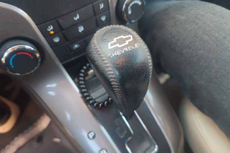Used Chevrolet Cruze 2015 1.5L Classic SE AT Gear Lever