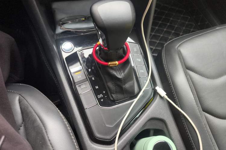 Used Volkswagen Tiguan L 2019 Revised 330TSI Automatic Two-Wheel Drive Smart & Luxury Edition China VI Standard Gear Lever