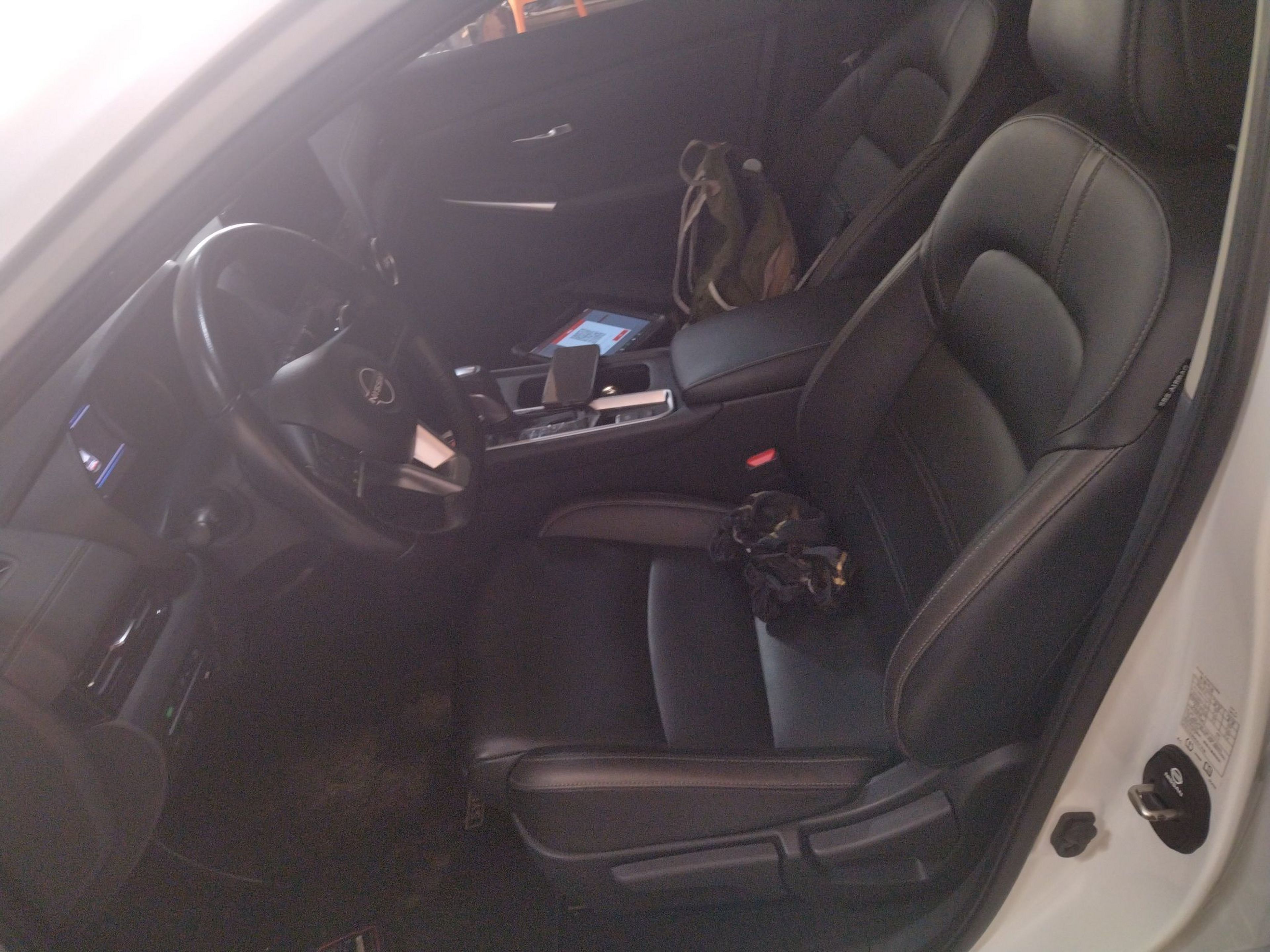 Переднее сиденье в автомобиле